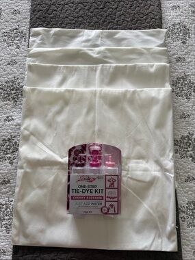Cherry Blossom One-Step Tie-Dye Kit with White Pillow Covers